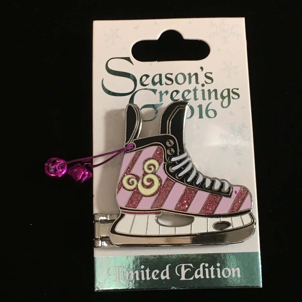 Disney Pin 2016 Season's Greetings Ice Skates Cheshire Cat Alice In Wonderland